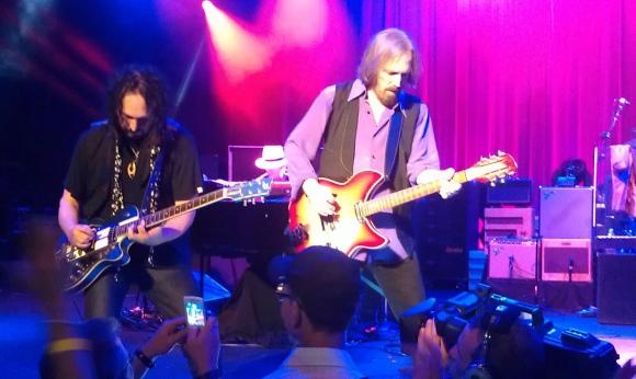 Yup, we were this close. Thanks to my friend Jeff for the primo seats!